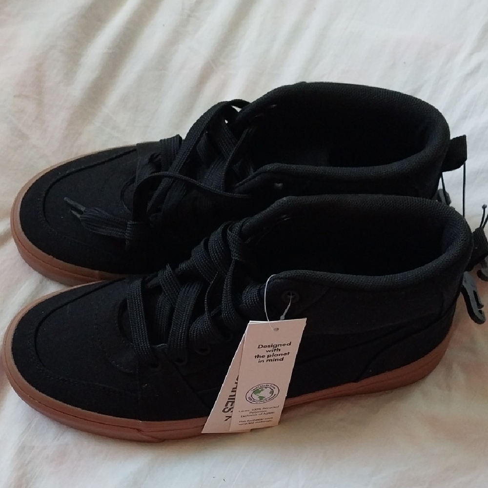No Boundaries Mens High Top Canvas Sneakers Size 7.5. NWT